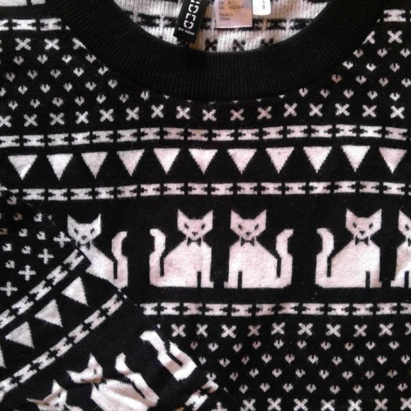 Sweater (fits an XS) - Picture 5 of 5